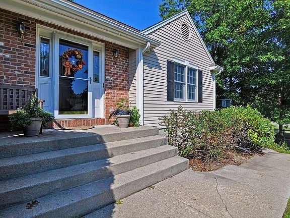 3rd image of 12 Cliff Dr