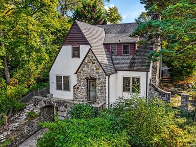 40 Holland Place, Hartsdale, NY, 10530