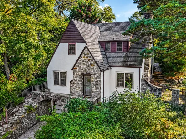 40 Holland Place, Hartsdale, NY 10530
