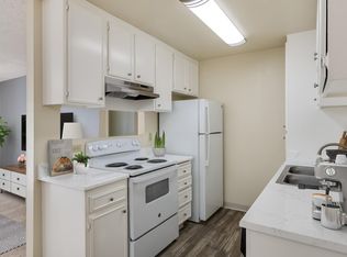 Creekside Village, Escondido, CA 92025