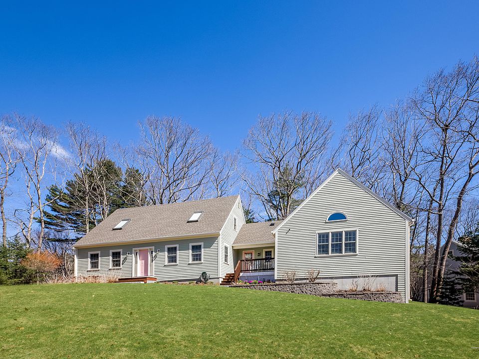 2nd image of 4 Cranberry Ln
