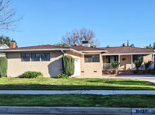 19137 Sylvan St, Tarzana, CA 91335