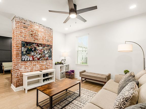 2nd image of 575 E Columbus St
