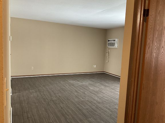 3rd image of 304 Stratford Way #1