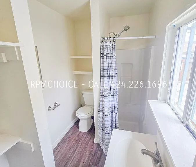 258 W 11th St — Photo 9