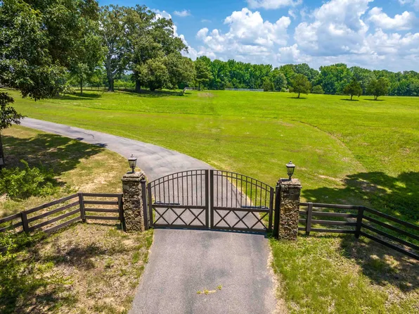430 Tanasi Dr, Rossville, TN 38066