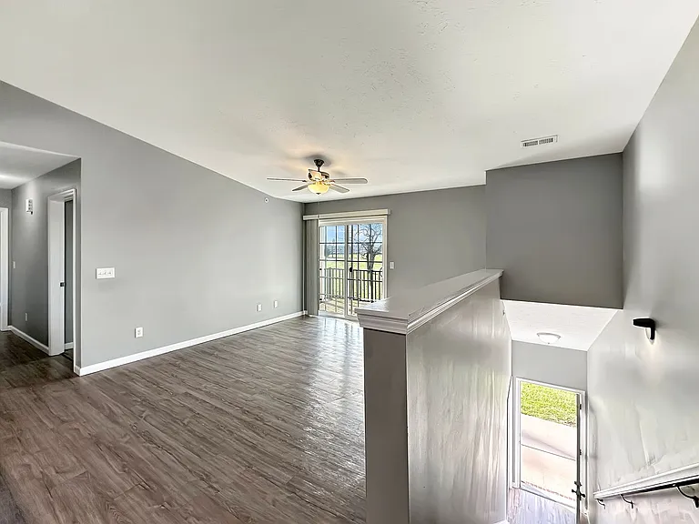 2303 N Broadway St — Photo 51