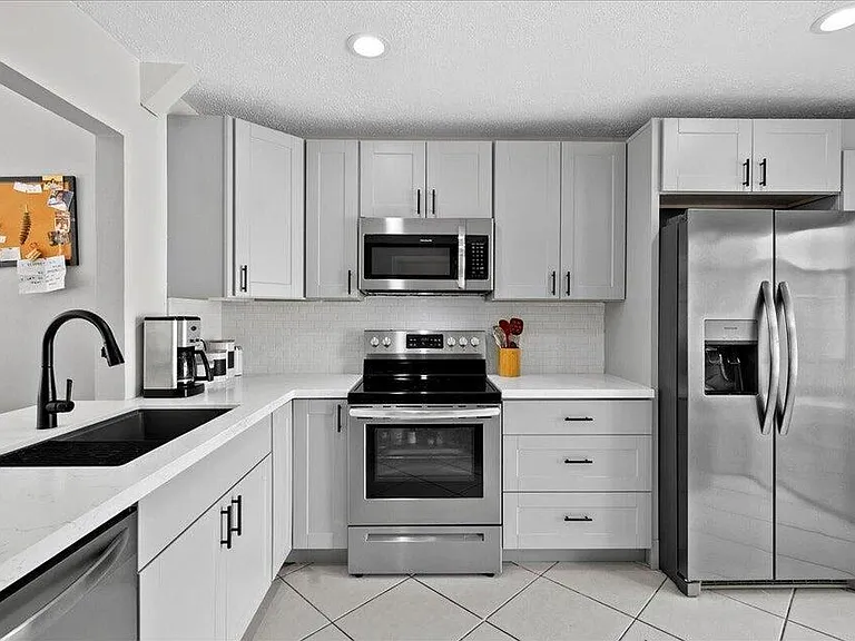 12875 Spinnaker Ln — Photo 2