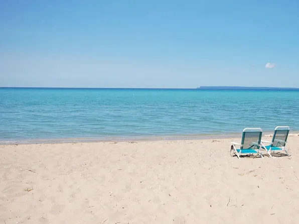 23 S Beach Walk, Glen Arbor, MI 49636