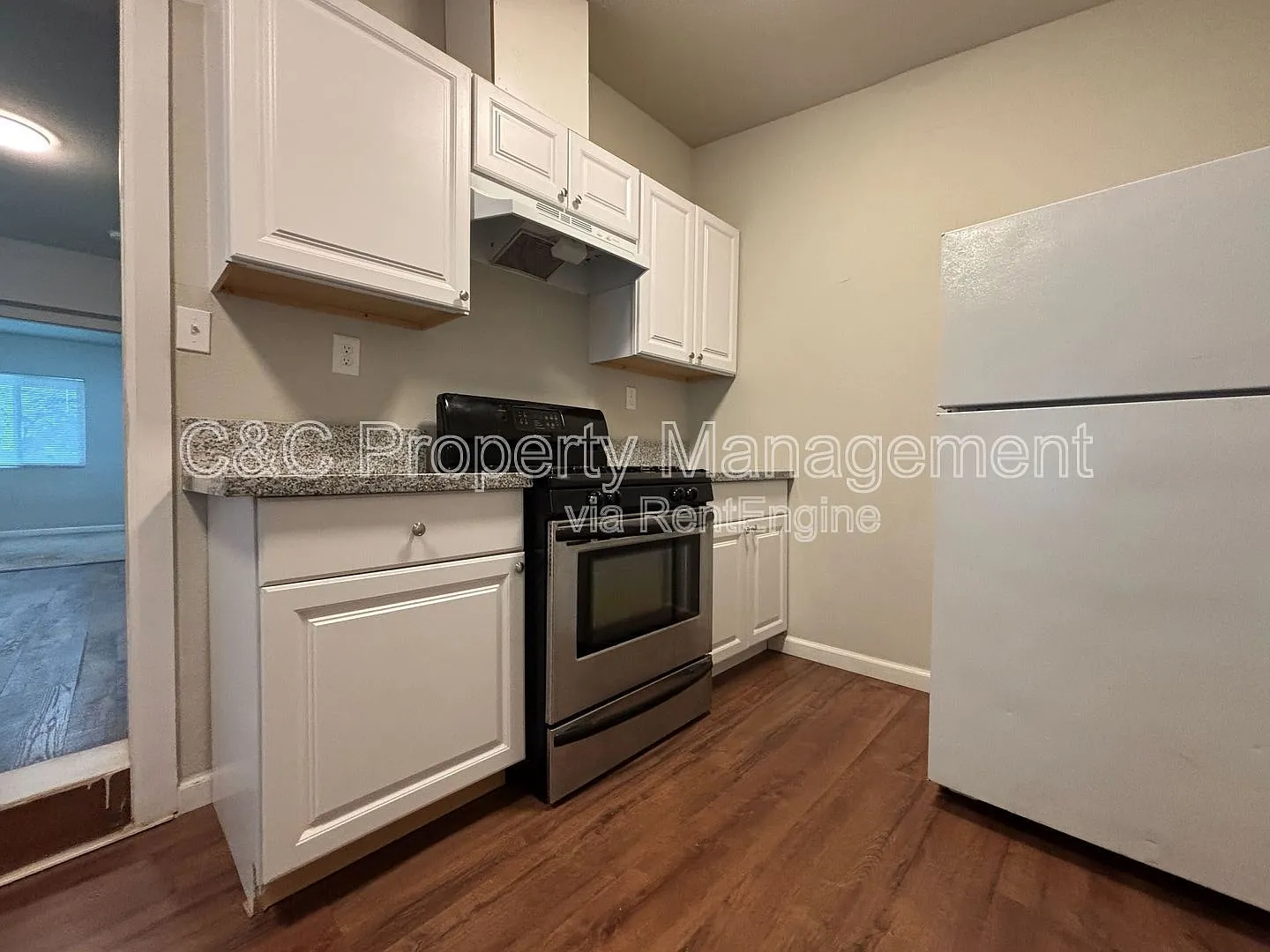 2 bed, 1.0 bath, 984 sqft, $1,595 — Photo 2