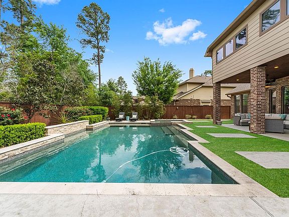 2nd image of 74 S Fair Manor Cir