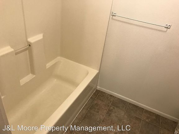 4th image of 224 W Park St