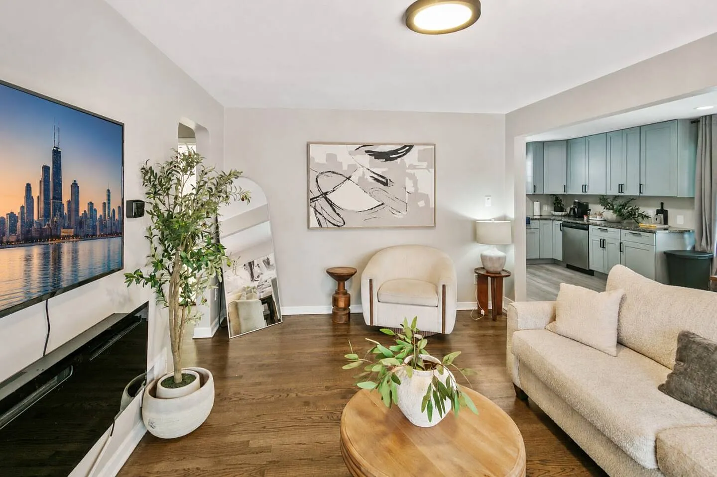 3 bed, 1275 sqft, $5,000 — Photo 3
