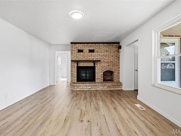 3rd image of 8 Monticello Pl