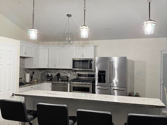 4th image of 4024 W 75th Pl