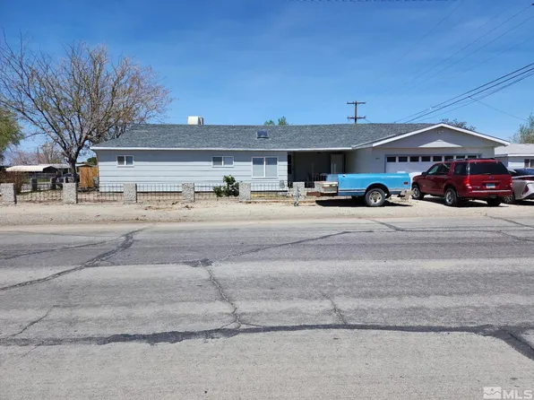905 7th St, Hawthorne, NV 89415