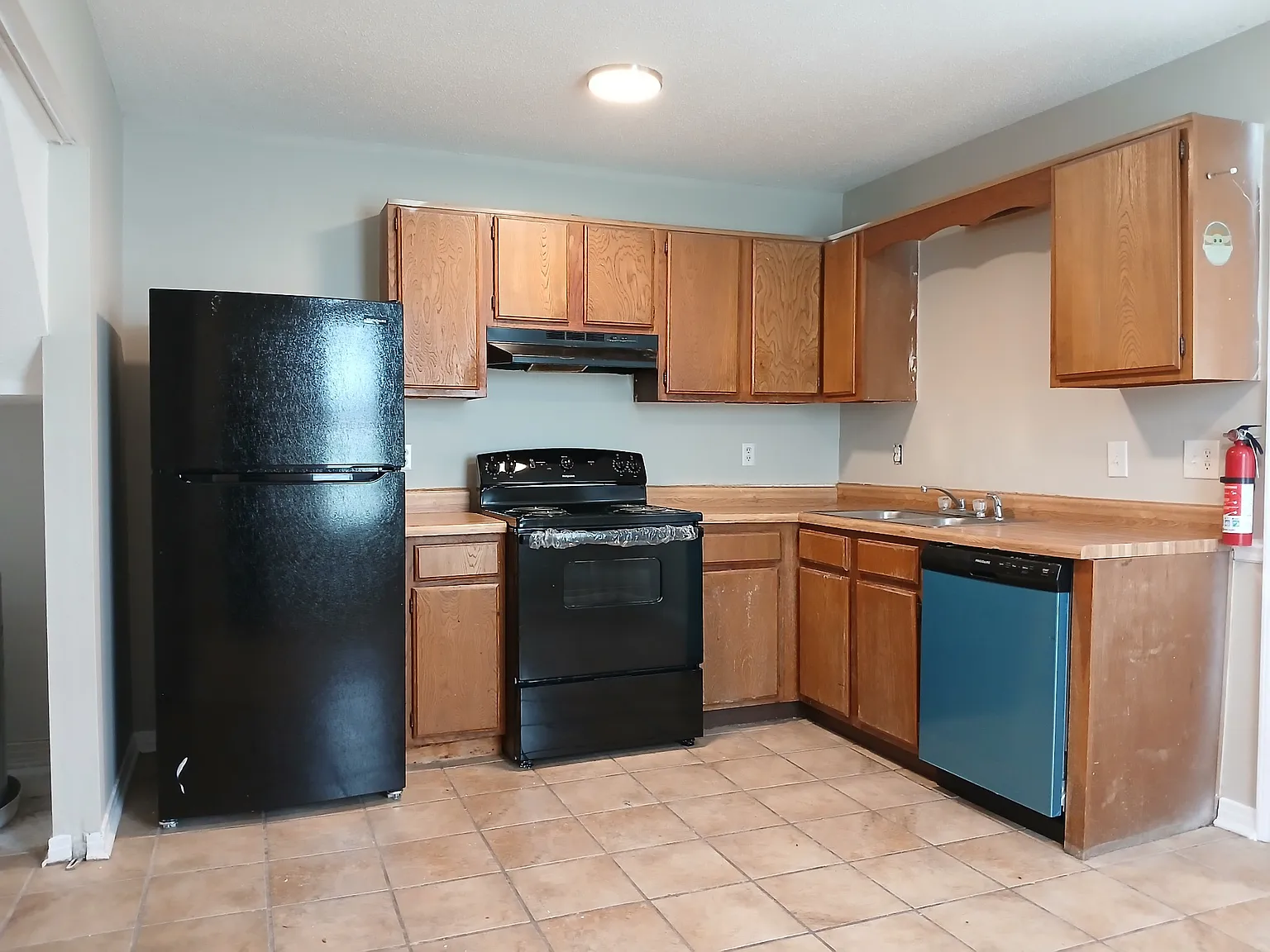 2 bed, 1.5 bath, 1056 sqft, $999 — Photo 2