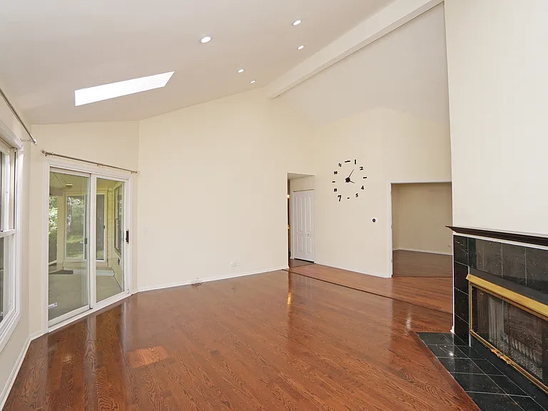 229 Willow Pkwy — Photo 5