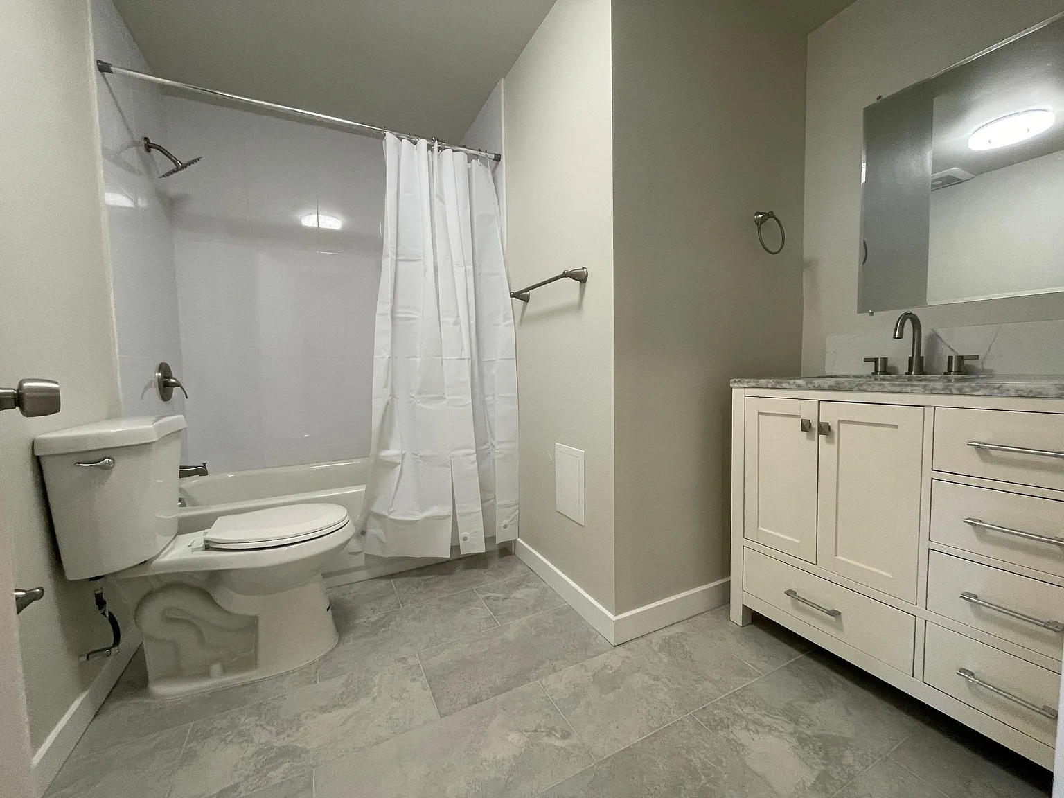 1 bed, 430 sqft, $2,195 — Photo 3