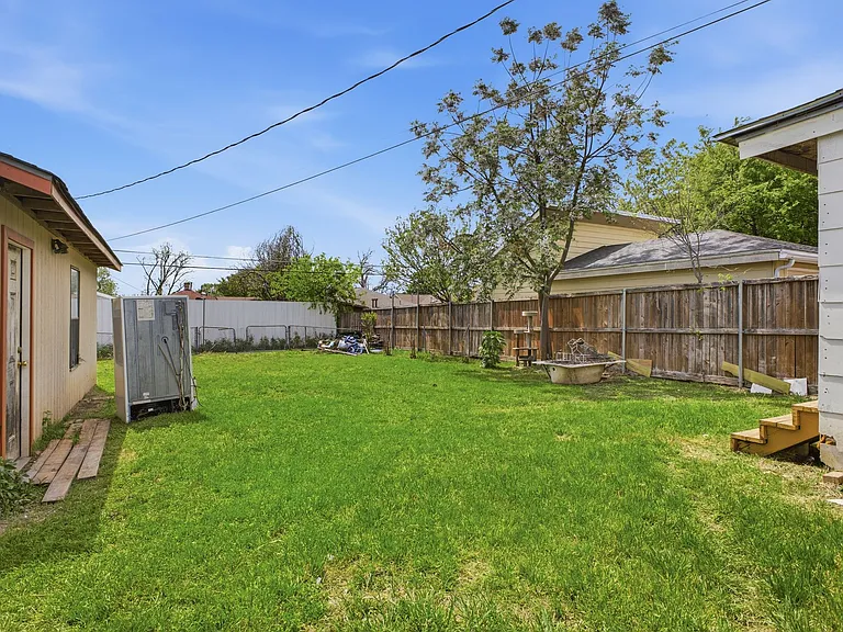 2634 Emmett St — Photo 15