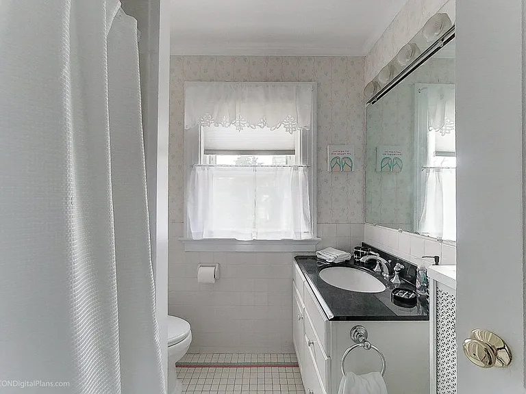 Powel Ave — Photo 20