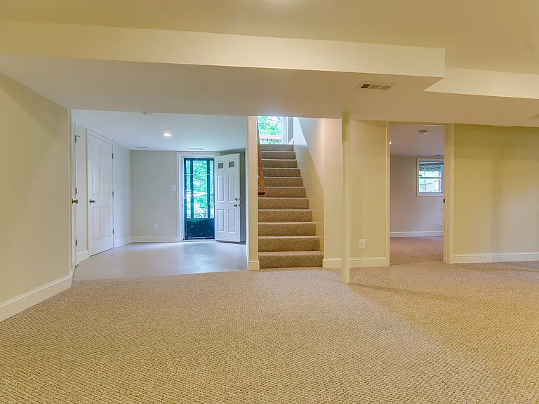 11705 Ashley Dr — Photo 14