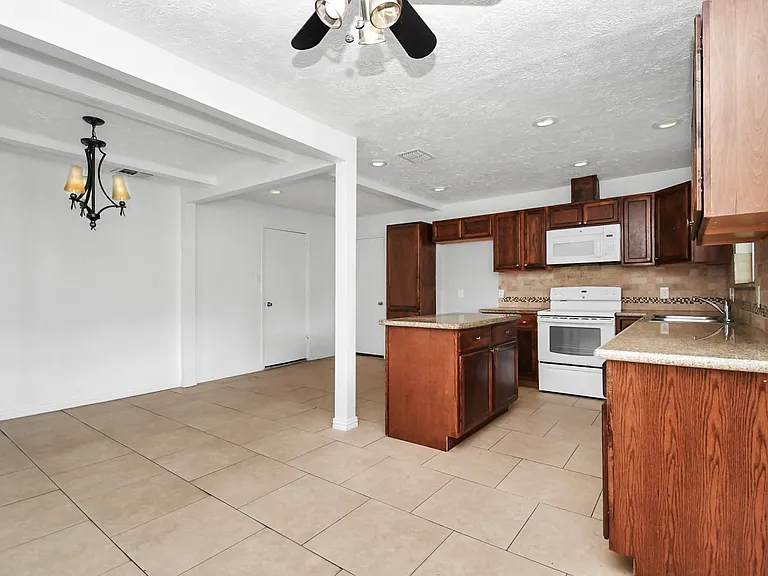 10131 Kent Towne Ln — Photo 10