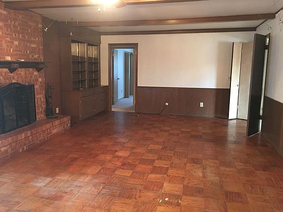 2nd. living area w/fireplace