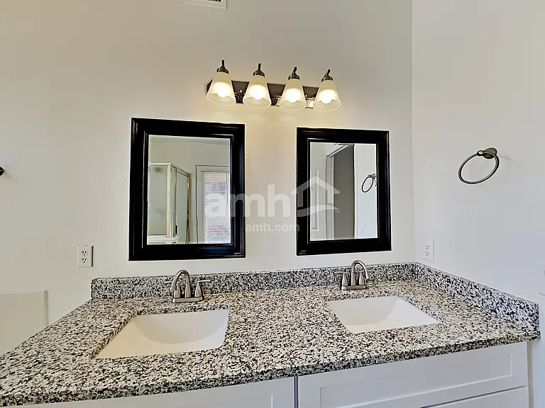 12554 W Holly St — Photo 14