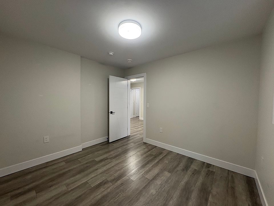 1st image of 1605 Ellesmere Ave