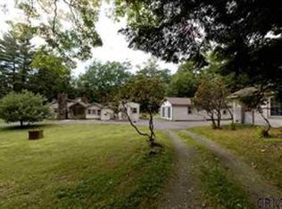 122 Taborton Rd, Averill Park, NY 12018