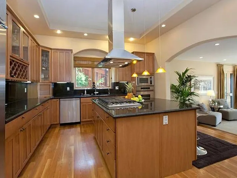 6919 Bristol Dr — Photo 5