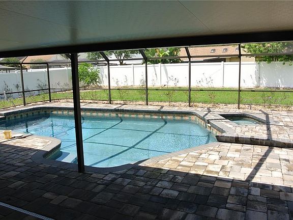 5th image of 1610 Carter Oaks Dr