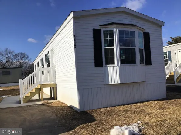 6412 Finley Dr, Morrisville, PA 19067