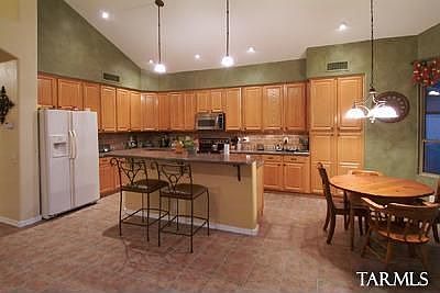 4th image of 233 W Milbrae Springs Dr