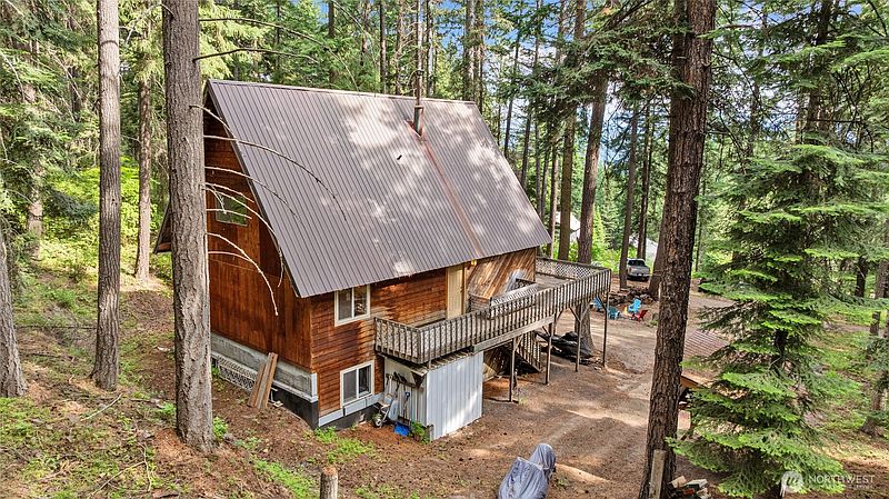 2nd image of 211 Indian Hill Road