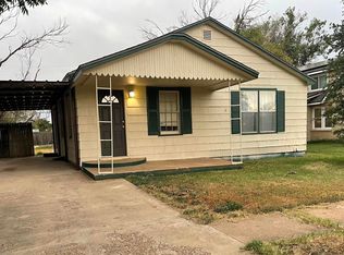 1009 Travis St, Plainview, TX 79072