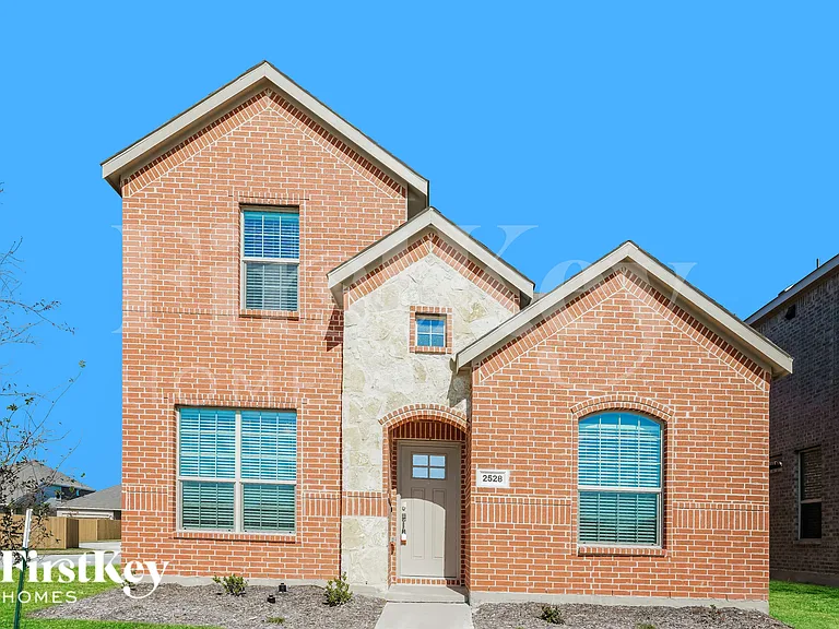 2528 Northcote Dr — Photo 1