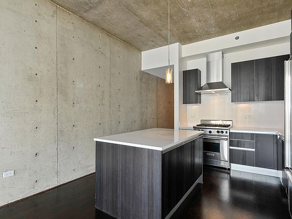4th image of 600 N Fairbanks Ct Unit 3205