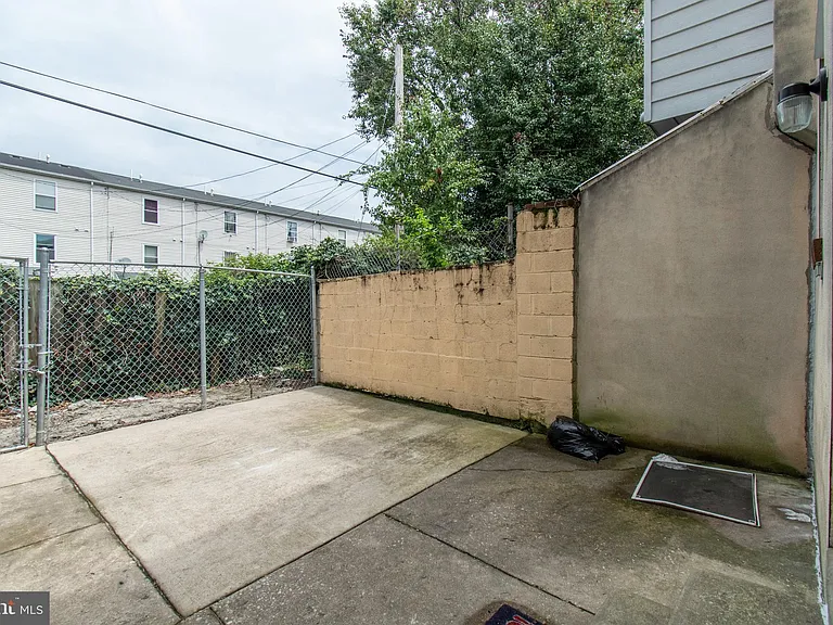 1635 Fontain St — Photo 28