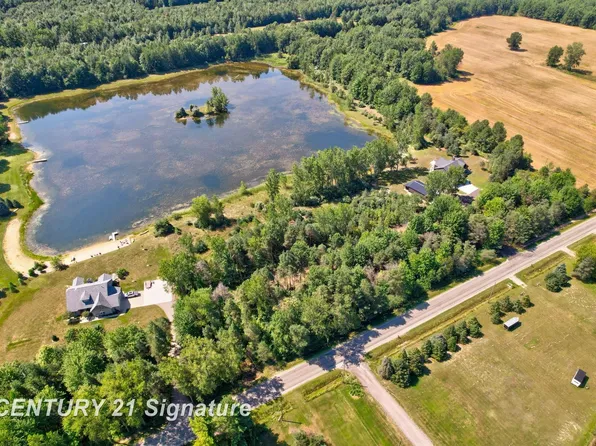 2 Swan Creek Rd, Hemlock, MI 48626