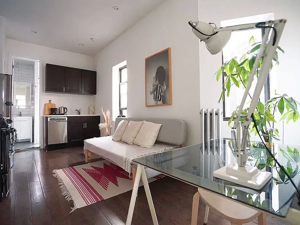 1st image of 139 Mulberry St APT 21