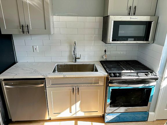 5th image of 3016 Boyd St