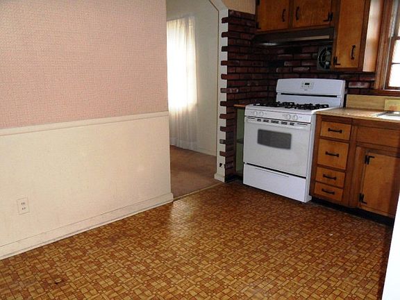 4th image of 68 Springfield Ave