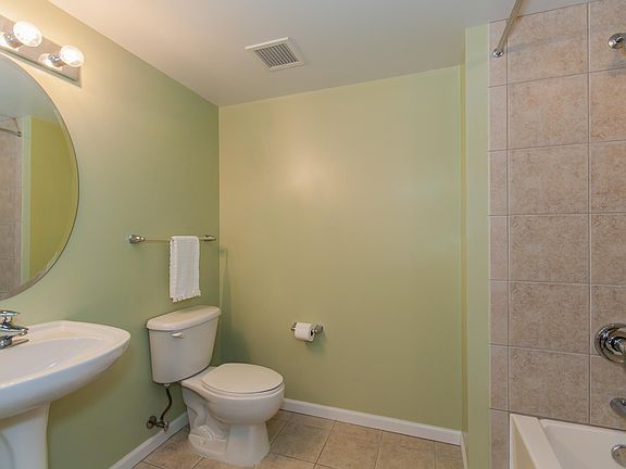 5th image of 4848 N Sheridan Rd APT 205