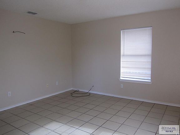 2nd image of 2048 El Paraiso