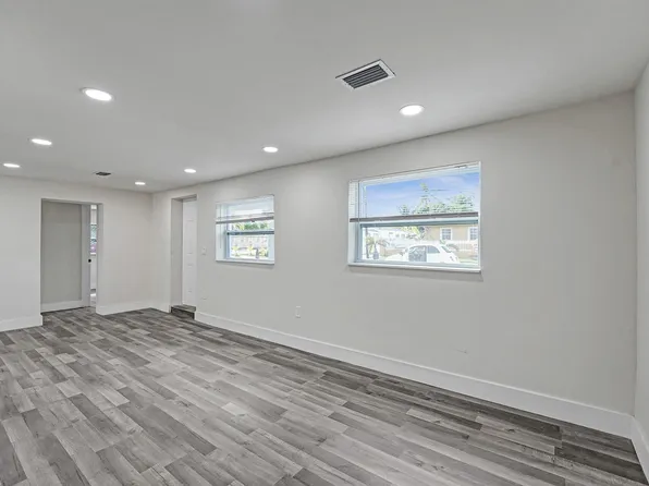 8229 NW 1st Pl, Miami, FL 33150