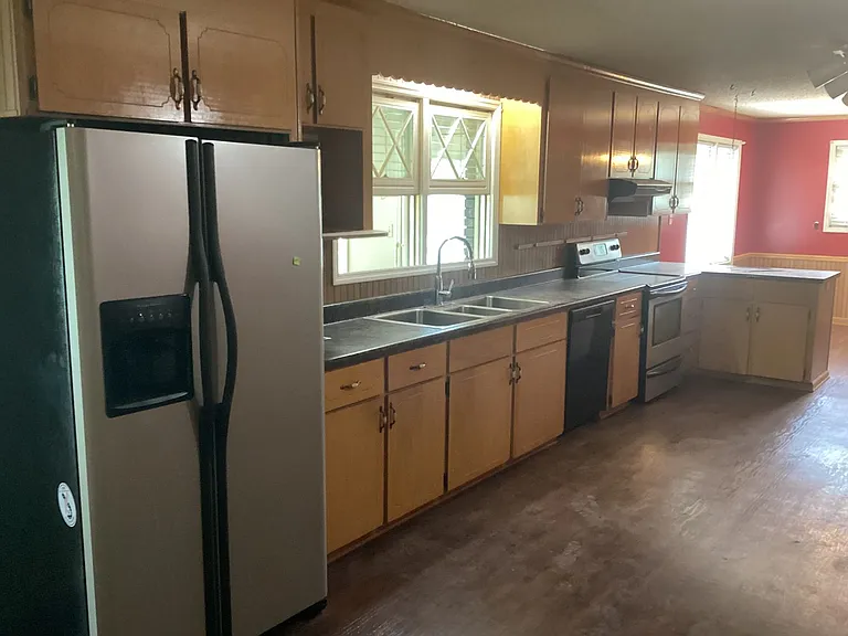400 Lonz St — Photo 5