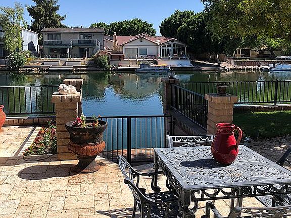5th image of 1329 E Steamboat Bend Dr