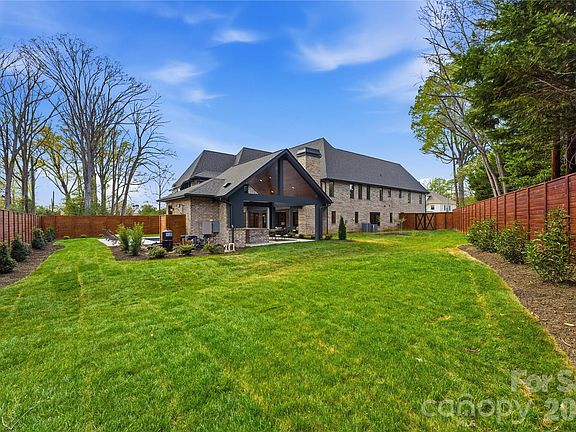 4th image of 154 N Canterbury Rd